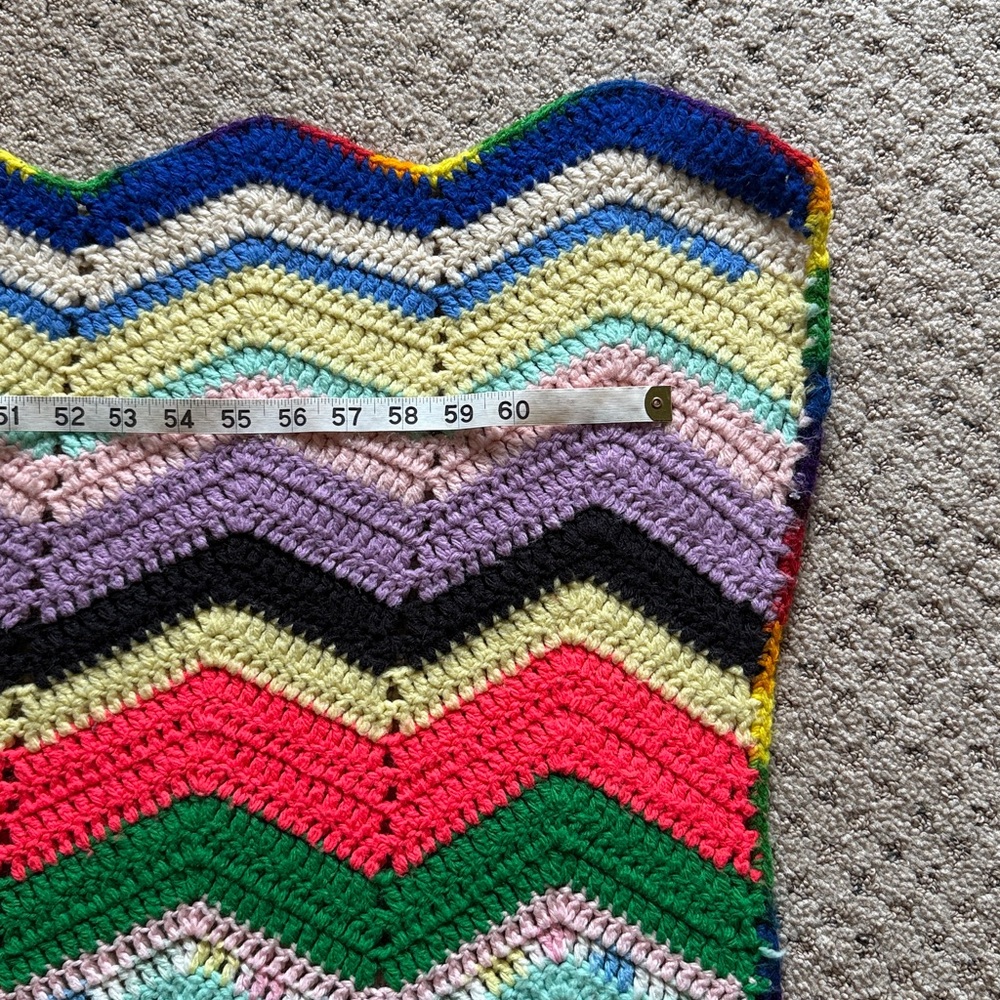 Vintage Hand Knitted Chevron Throw ~65x60 - Picture 6 of 7